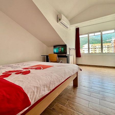 Homestay Mark - Double Bed Room - Shared Bathroom And Kitchen 부드바 외부 사진
