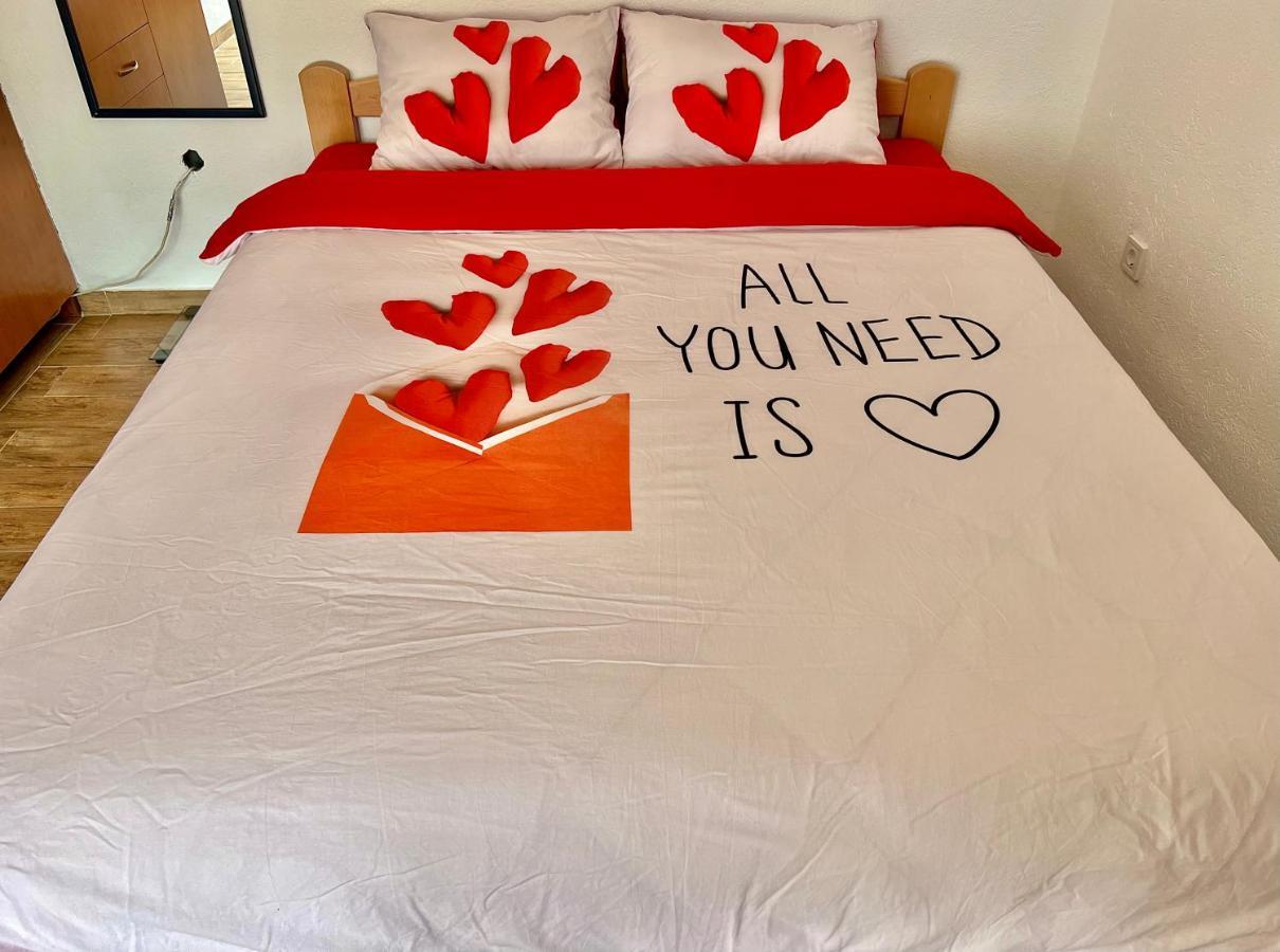 Homestay Mark - Double Bed Room - Shared Bathroom And Kitchen 부드바 외부 사진