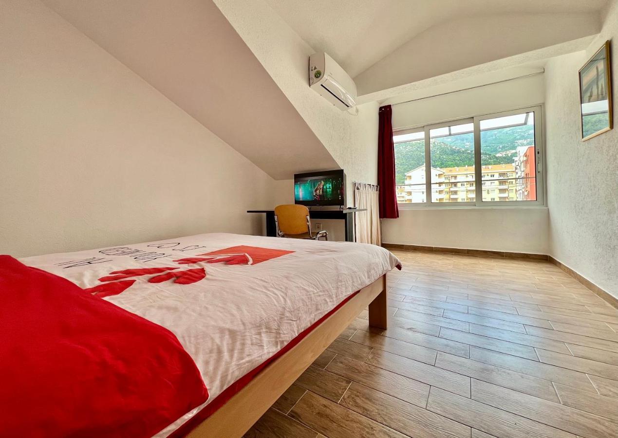 Homestay Mark - Double Bed Room - Shared Bathroom And Kitchen 부드바 외부 사진